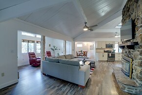 Hike, Golf & Fish: Cozy Retreat in Munds Park!