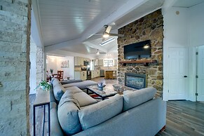 Hike, Golf & Fish: Cozy Retreat in Munds Park!