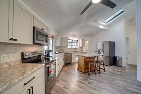 Hike, Golf & Fish: Cozy Retreat in Munds Park!