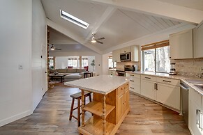 Hike, Golf & Fish: Cozy Retreat in Munds Park!