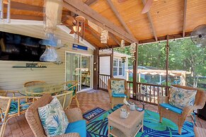 Lakefront Fair Play Vacation Rental, Pets Welcome!