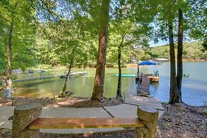 Lakefront Fair Play Vacation Rental, Pets Welcome!