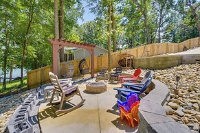 Lakefront Fair Play Vacation Rental, Pets Welcome!