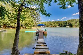 Lakefront Fair Play Vacation Rental, Pets Welcome!