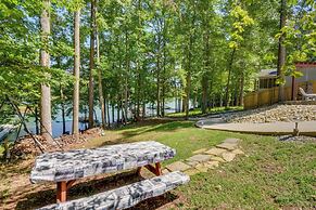Lakefront Fair Play Vacation Rental, Pets Welcome!