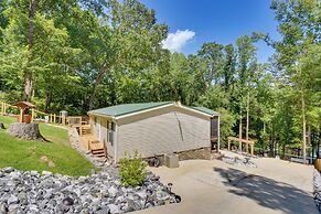 Lakefront Fair Play Vacation Rental, Pets Welcome!