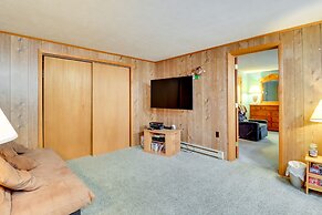 Lake Access & Decks: Pet-friendly Poconos Cabin!