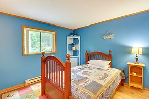 Lake Access & Decks: Pet-friendly Poconos Cabin!