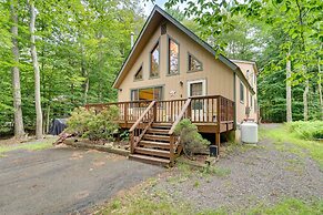 Lake Access & Decks: Pet-friendly Poconos Cabin!