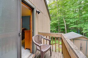 Lake Access & Decks: Pet-friendly Poconos Cabin!
