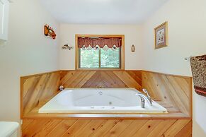 Lake Access & Decks: Pet-friendly Poconos Cabin!