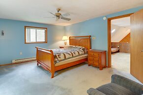 Lake Access & Decks: Pet-friendly Poconos Cabin!