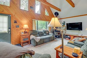 Lake Access & Decks: Pet-friendly Poconos Cabin!