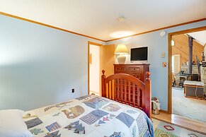 Lake Access & Decks: Pet-friendly Poconos Cabin!