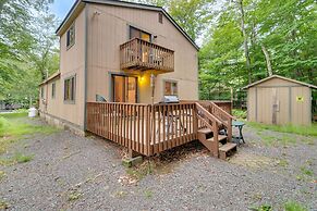Lake Access & Decks: Pet-friendly Poconos Cabin!