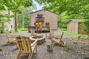 Lake Access & Decks: Pet-friendly Poconos Cabin!
