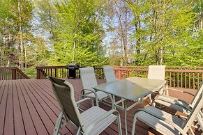 Huge Deck: Stunning Pocono Lake Vacation Rental!