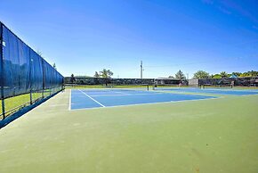 Huge Deck: Stunning Pocono Lake Vacation Rental!