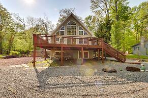 Huge Deck: Stunning Pocono Lake Vacation Rental!