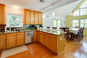 Huge Deck: Stunning Pocono Lake Vacation Rental!