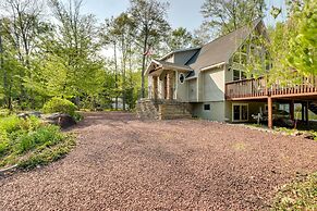 Huge Deck: Stunning Pocono Lake Vacation Rental!