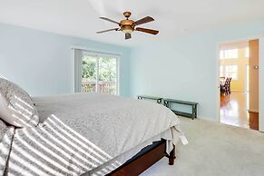 Huge Deck: Stunning Pocono Lake Vacation Rental!