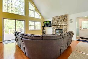 Huge Deck: Stunning Pocono Lake Vacation Rental!