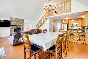 Huge Deck: Stunning Pocono Lake Vacation Rental!