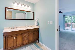 Huge Deck: Stunning Pocono Lake Vacation Rental!