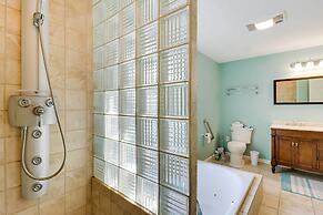 Huge Deck: Stunning Pocono Lake Vacation Rental!