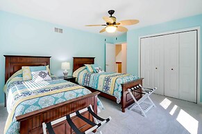 Huge Deck: Stunning Pocono Lake Vacation Rental!