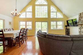 Huge Deck: Stunning Pocono Lake Vacation Rental!