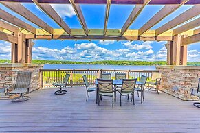 Huge Deck: Stunning Pocono Lake Vacation Rental!