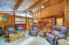Cozy Munds Park Cabin w/ Fireplace & Deck!