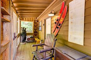 Cozy Murphy Cabin w/ Decks & Mountain Views!