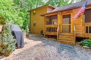 Cozy Murphy Cabin w/ Decks & Mountain Views!