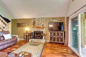 Cozy Murphy Cabin w/ Decks & Mountain Views!