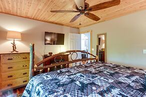 Cozy Murphy Cabin w/ Decks & Mountain Views!