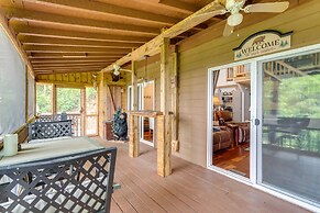 Cozy Murphy Cabin w/ Decks & Mountain Views!