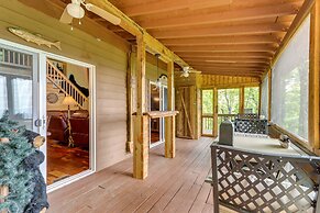 Cozy Murphy Cabin w/ Decks & Mountain Views!