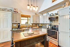 Cozy Murphy Cabin w/ Decks & Mountain Views!