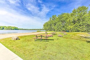 Pocono Lake Cabin - Walk to Arrowhead Lake!