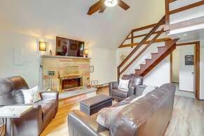 Pocono Lake Cabin - Walk to Arrowhead Lake!