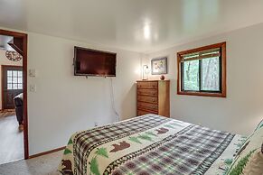 Pocono Lake Cabin - Walk to Arrowhead Lake!