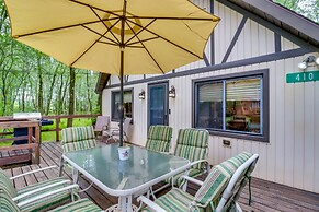 Pocono Lake Cabin - Walk to Arrowhead Lake!