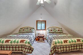 Pocono Lake Cabin - Walk to Arrowhead Lake!
