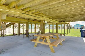 Bright Surfside Beach Home w/ Deck, Walk to Beach!