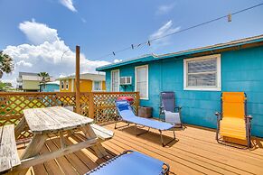 Bright Surfside Beach Home w/ Deck, Walk to Beach!
