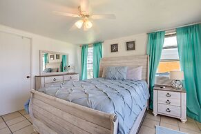 Bright Surfside Beach Home w/ Deck, Walk to Beach!