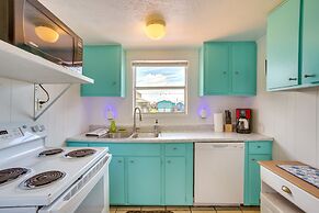 Bright Surfside Beach Home w/ Deck, Walk to Beach!